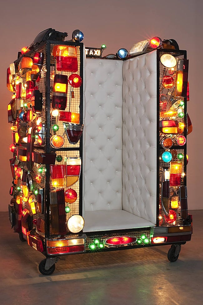 Strangers in the Night' (2000), la obra de Joana Vasconcelos, en la que suena la canción de Sinatra.